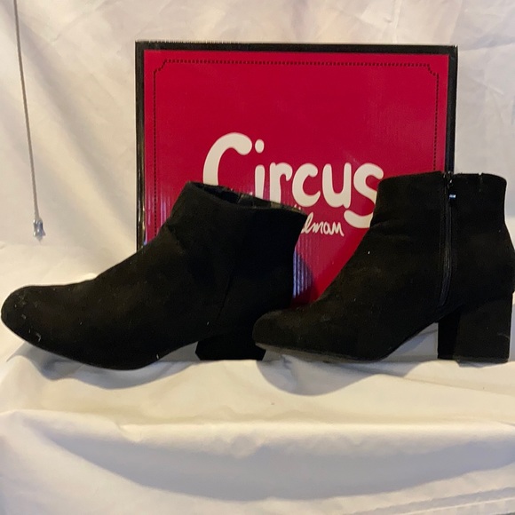 Black faux suede booties - Picture 1 of 7